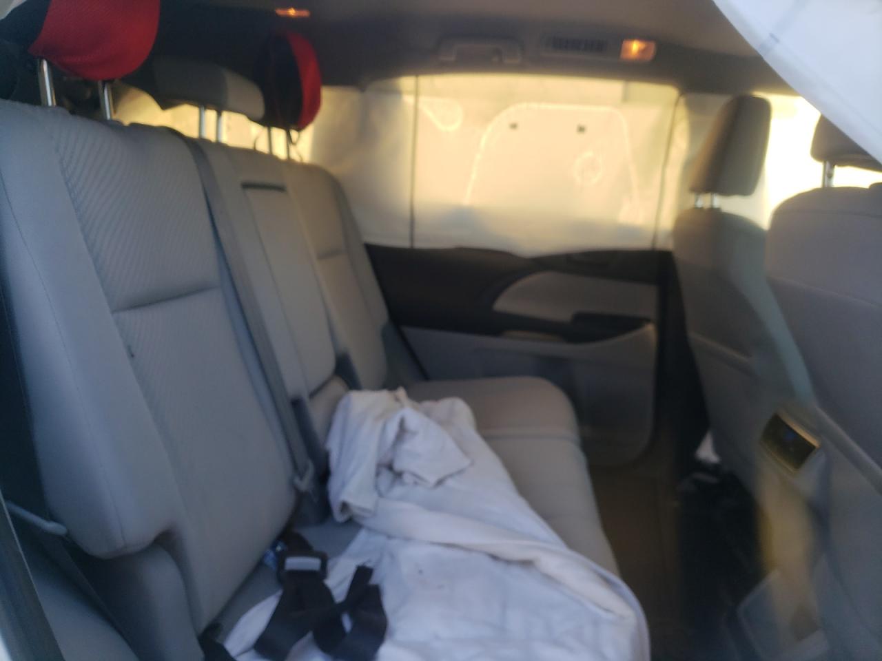 Photo 6 from auction – 2019 TOYOTA HIGHLANDER with VIN 5TDZARFH1KS046507