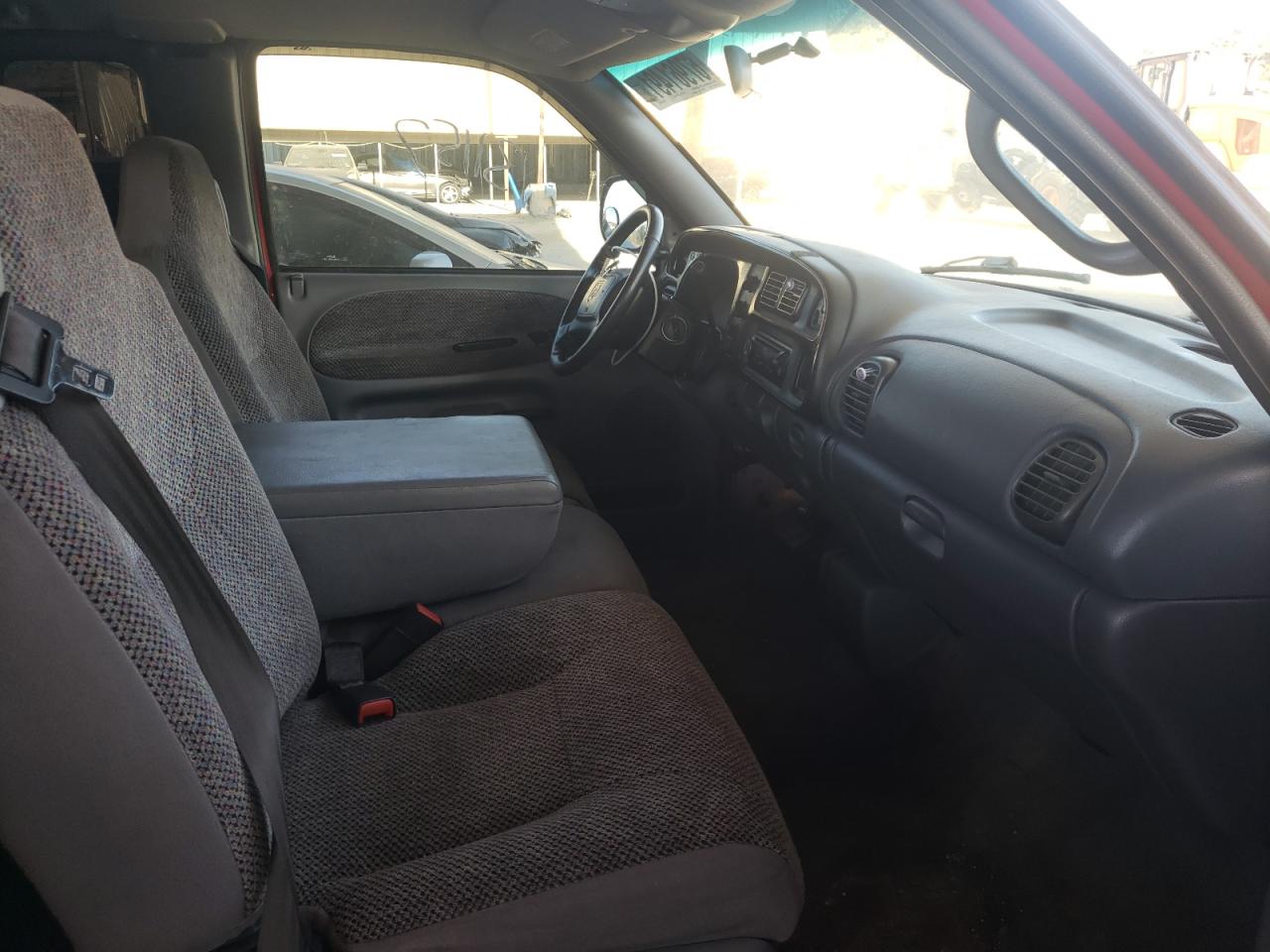 Photo 5 from auction – 2001 DODGE RAM 1500 with VIN 3B7HC13Y01G800649