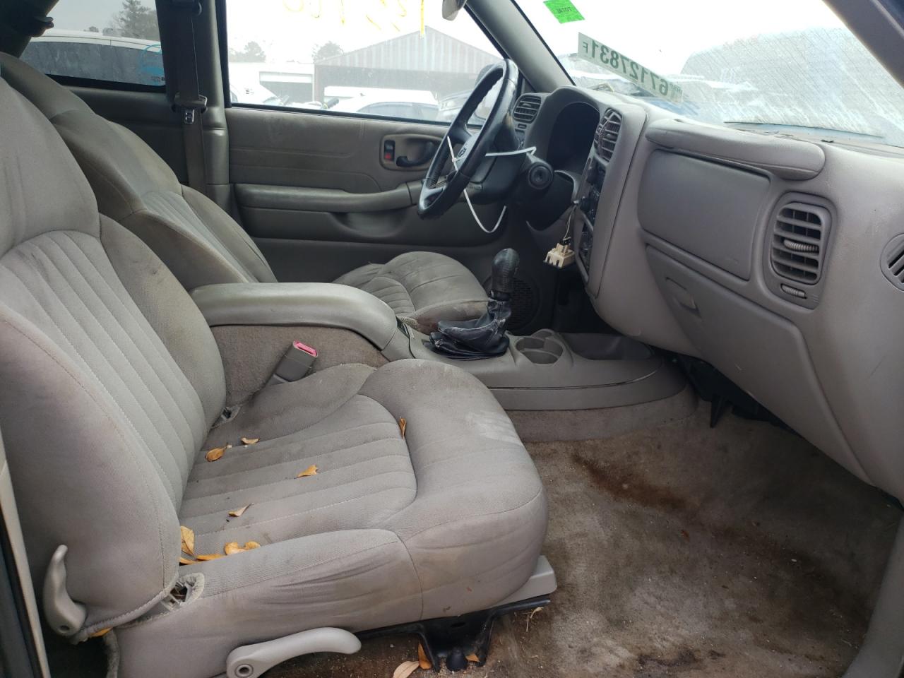 Photo 5 from auction – 2004 CHEVROLET BLAZER with VIN 1GNCS18X14K117523