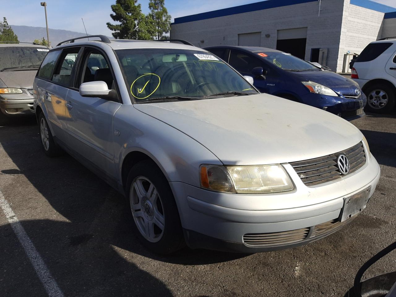 VOLKSWAGEN PASSAT GLX 2001 with VIN WVWLH63B71E035774 - Photo from auction