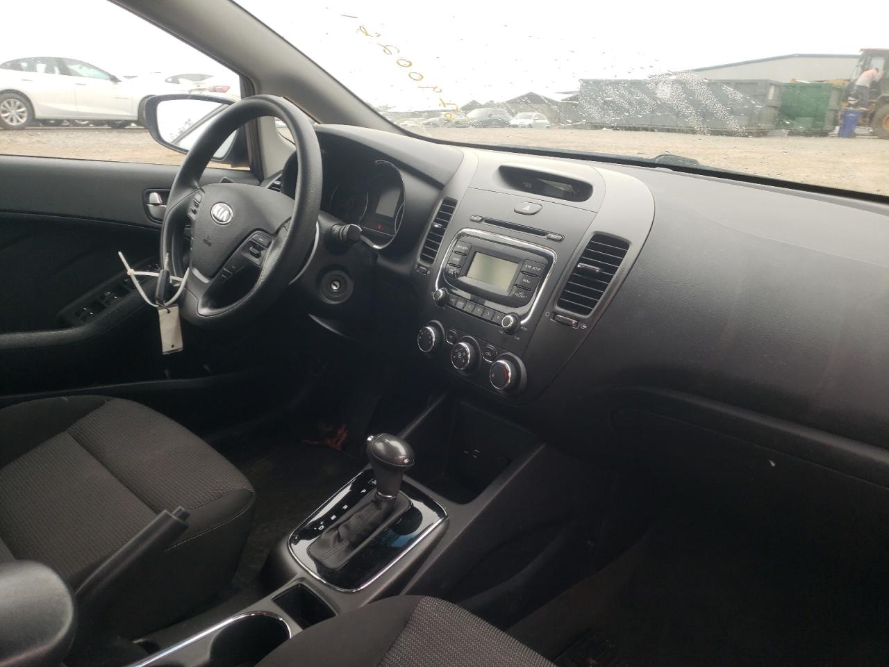Photo 9 from auction – 2017 KIA FORTE with VIN 3KPFK4A79HE039339