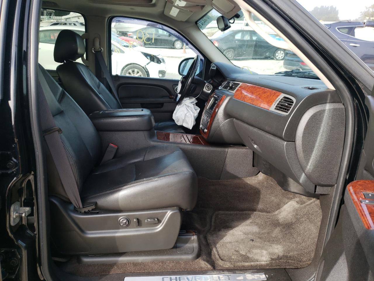 Photo 5 from auction – 2011 CHEVROLET AVALANCHE with VIN 3GNTKGE3XBG140257