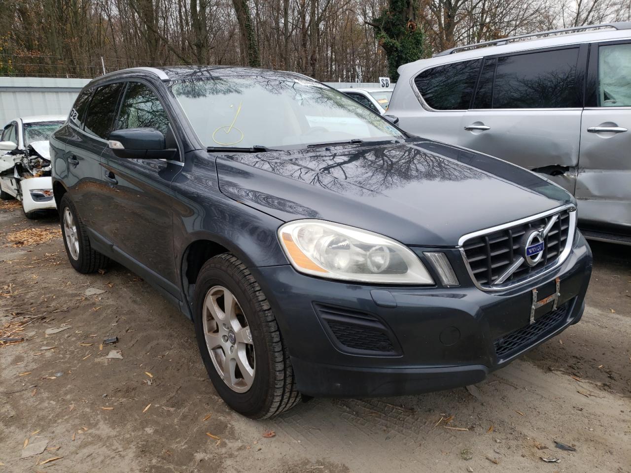 VOLVO XC60 3.2 2011 with VIN YV4940DZ3B2136213 - Photo from auction