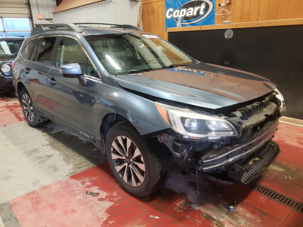 SUBARU OUTBACK 2. 2015 с VIN 4S4BSAJCXF3217463 - Фото с аукциона