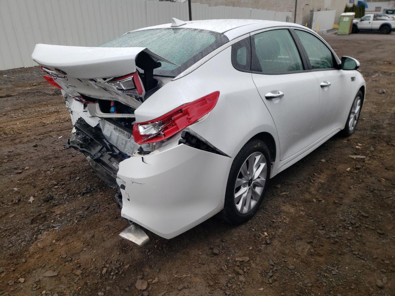 Photo 4 from auction – 2018 KIA OPTIMA LX with VIN 5XXGT4L32JG261536