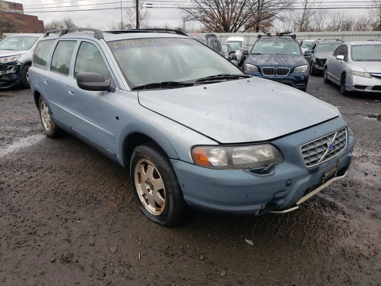 VOLVO V70 2001 with VIN YV1SZ58D121053879 - Photo from auction