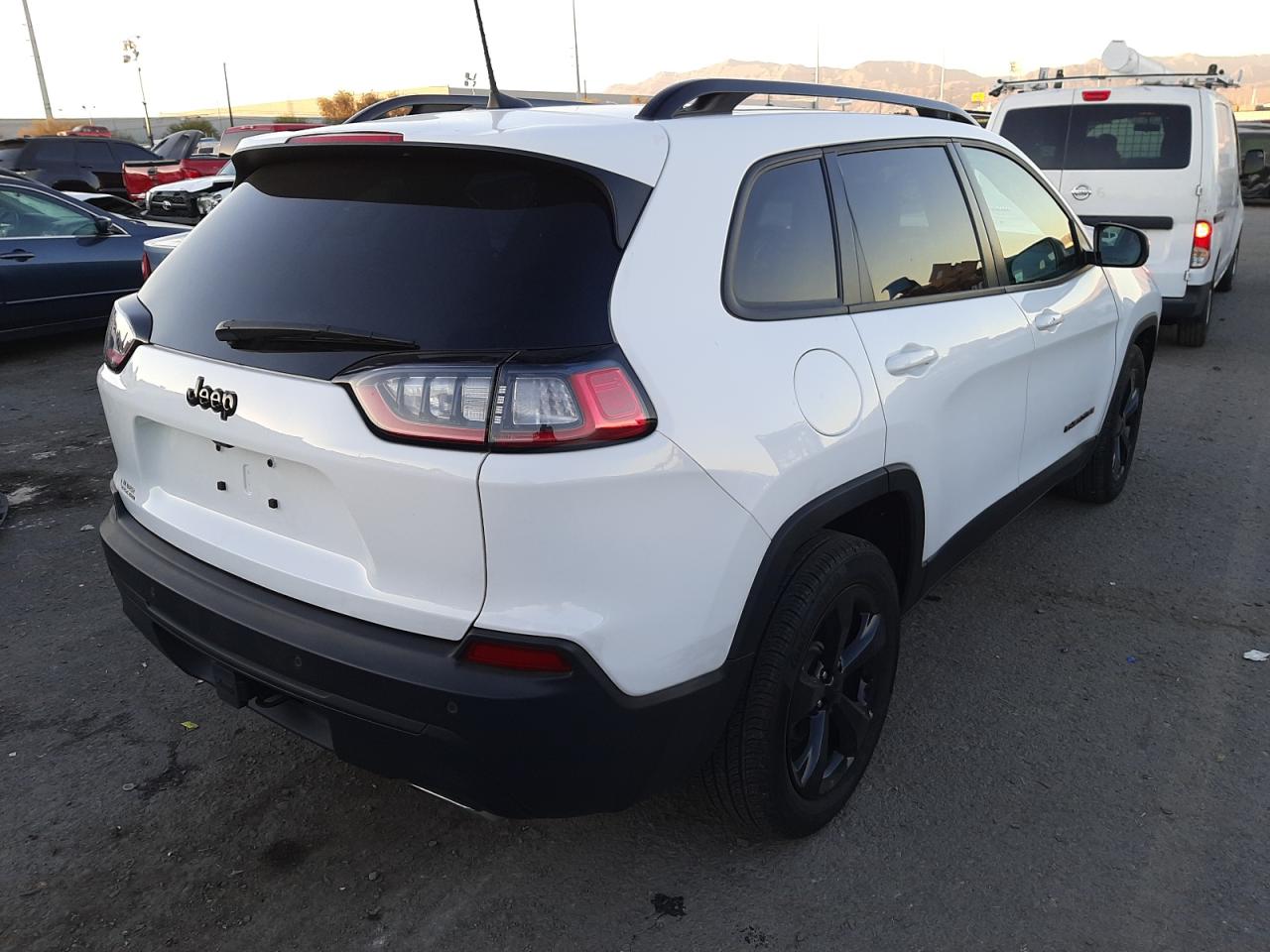 Photo 4 from auction – 2019 JEEP CHEROKEE L with VIN 1C4PJLLN0KD297867