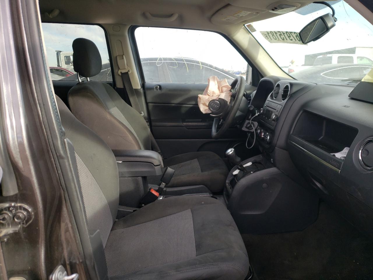 Photo 5 from auction – 2017 JEEP PATRIOT SP with VIN 1C4NJRBB2HD189082
