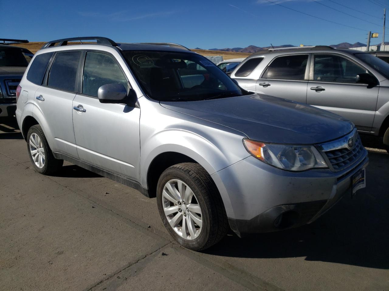 SUBARU FORESTER 2 2013 with VIN JF2SHADC1DH433640 - Photo from auction