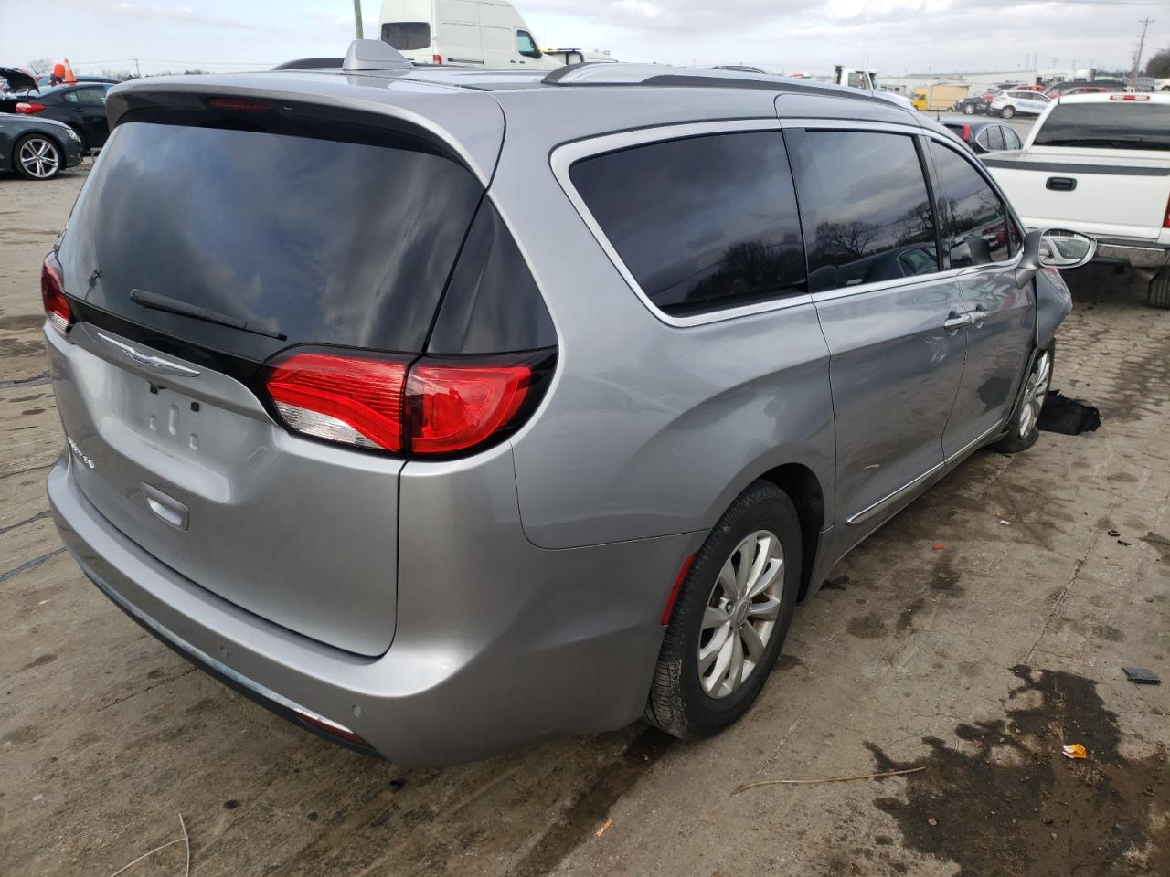 Photo 4 from auction – 2018 CHRYSLER PACIFICA T with VIN 2C4RC1BG1JR110755
