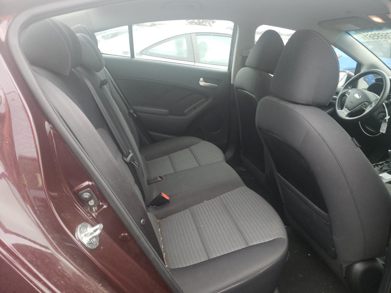 Photo 6 from auction – 2018 KIA FORTE LX with VIN 3KPFL4A79JE194525