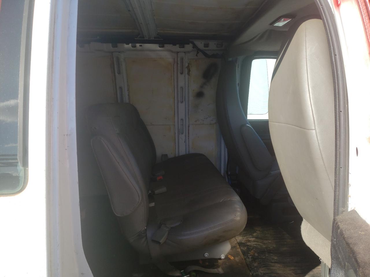 Photo 6 from auction – 2001 CHEVROLET EXPRESS G3 with VIN 1GCHG35R111213073