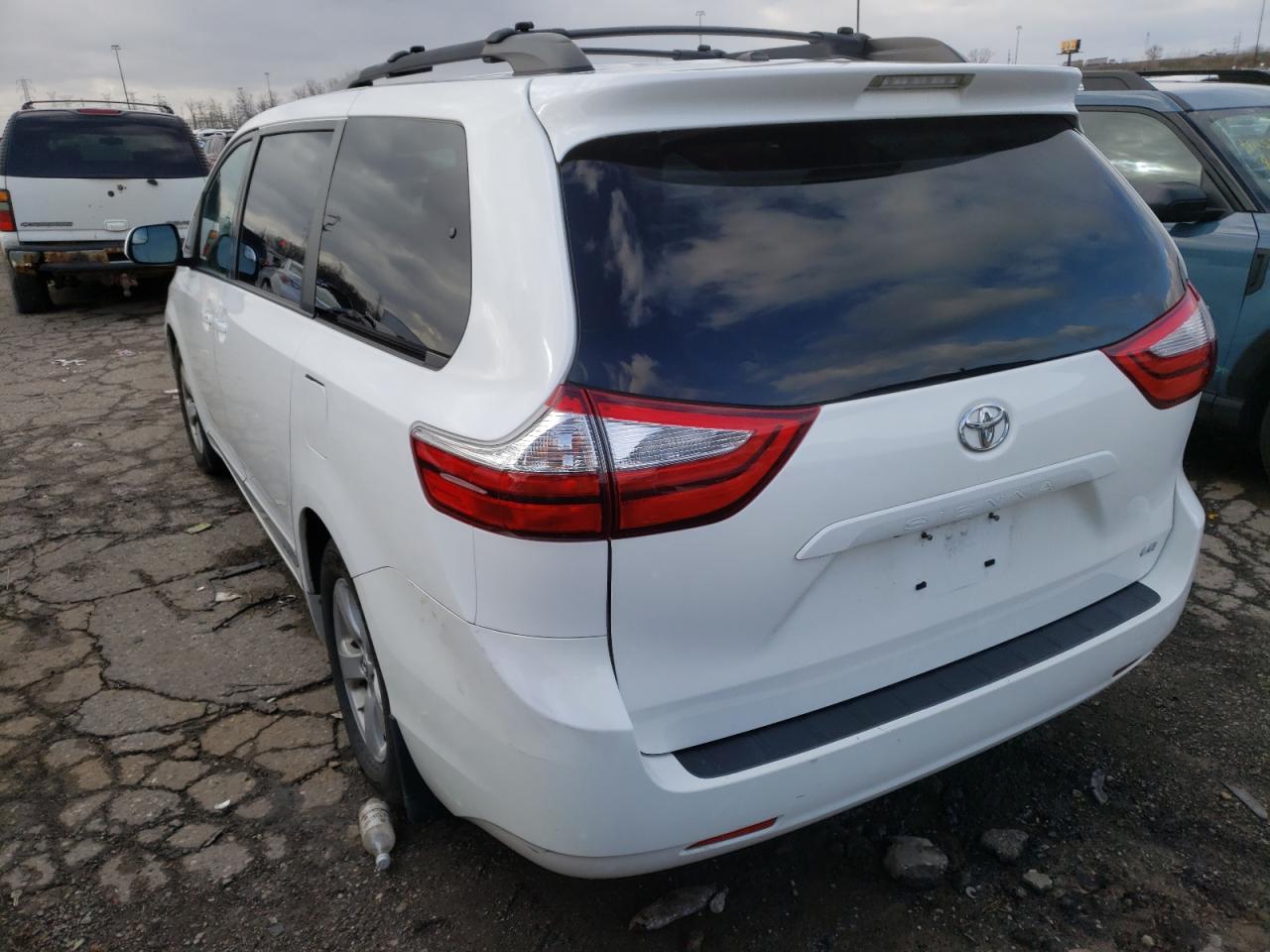 Photo 3 from auction – 2015 TOYOTA SIENNA LE with VIN 5TDKK3DC4FS550137