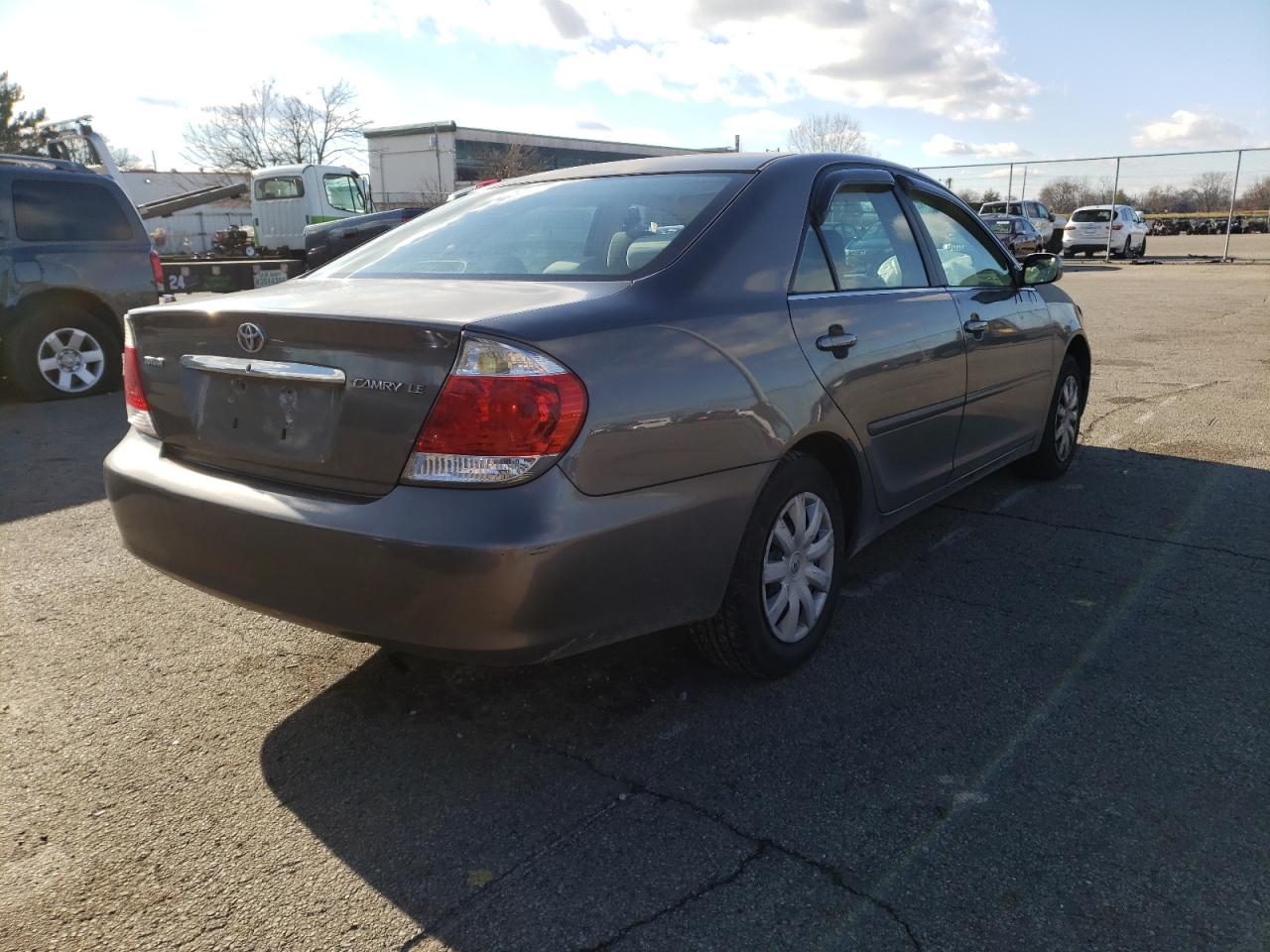 Photo 4 from auction – 2005 TOYOTA CAMRY LE with VIN 4T1BE30K25U985118