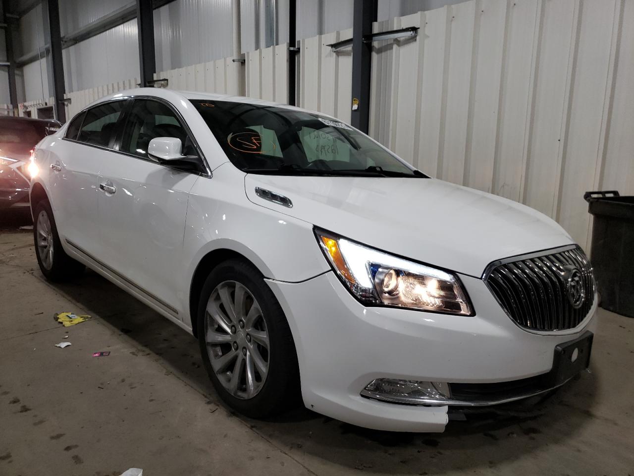 BUICK LACROSSE 2016 مع رقم تعريف المركبة 1G4GB5G36GF217867 - صورة من المزاد