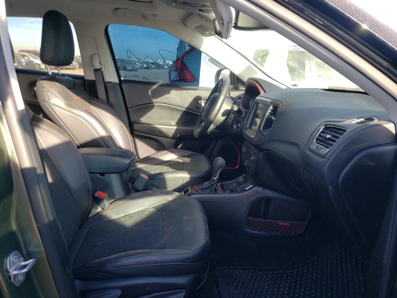 Photo 5 from auction – 2019 JEEP COMPASS TR with VIN 3C4NJDDB1KT683869