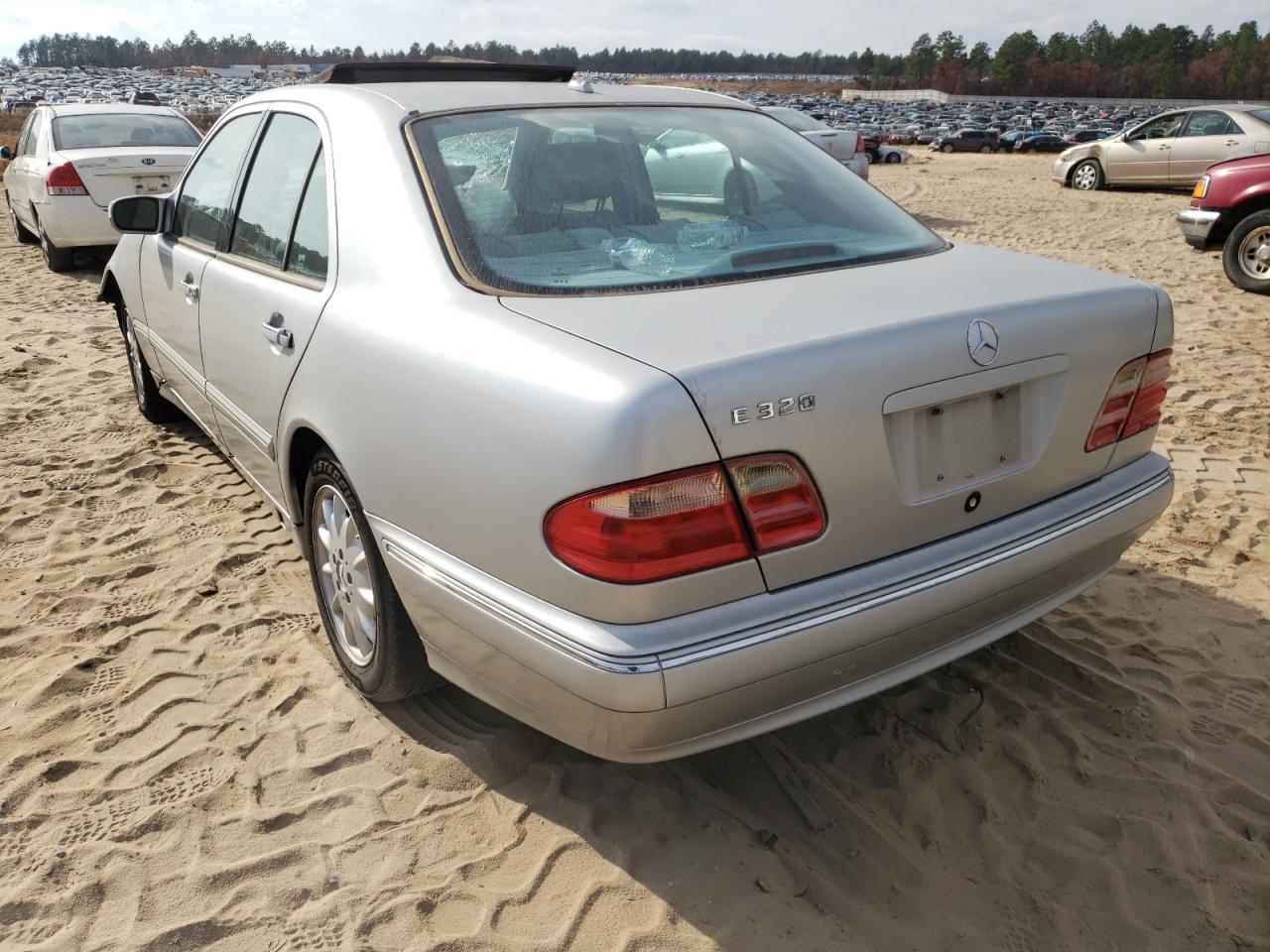 Photo 3 from auction – 2000 MERCEDES-BENZ E 320 with VIN WDBJF65J3YB128237