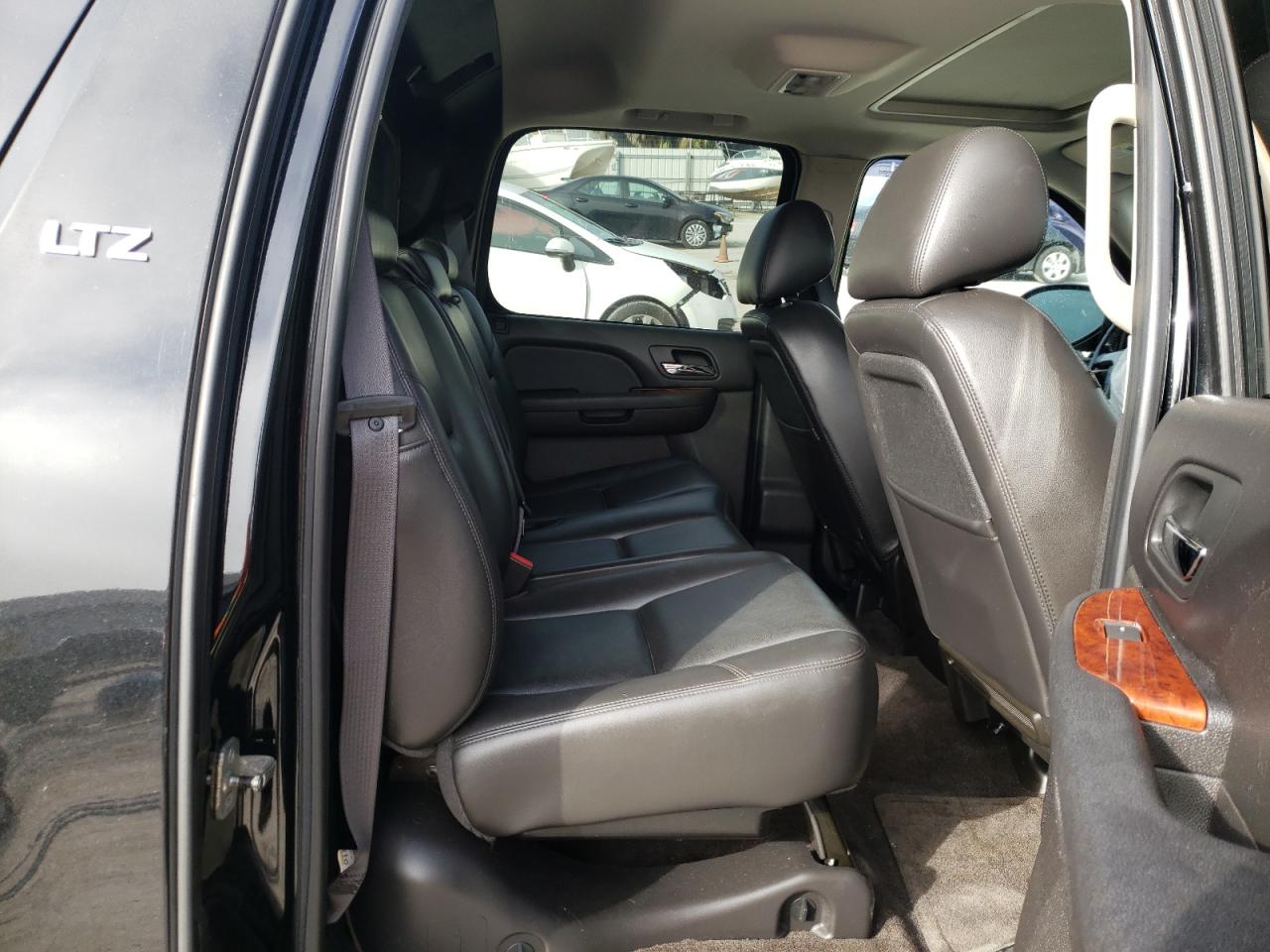 Photo 6 from auction – 2011 CHEVROLET AVALANCHE with VIN 3GNTKGE3XBG140257