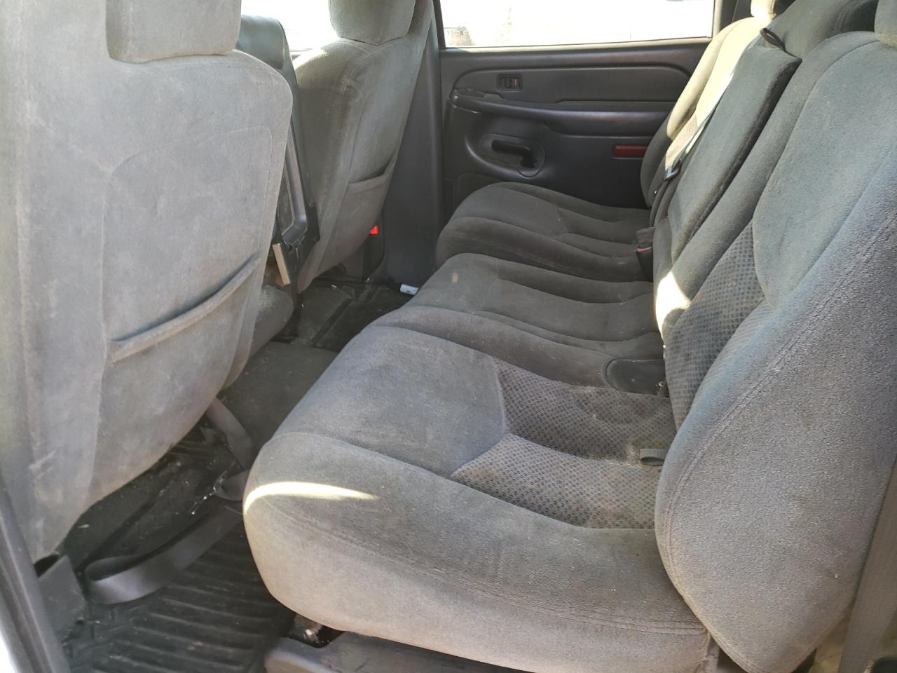 Photo 6 from auction – 2004 CHEVROLET SILVERADO with VIN 1GCHC23UX4F102025