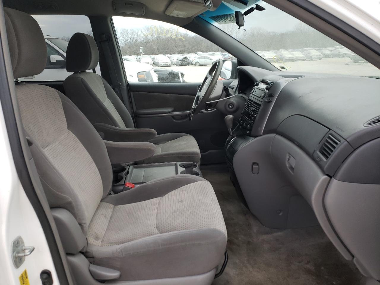 Photo 5 from auction – 2010 TOYOTA SIENNA CE with VIN 5TDKK4CC1AS322760