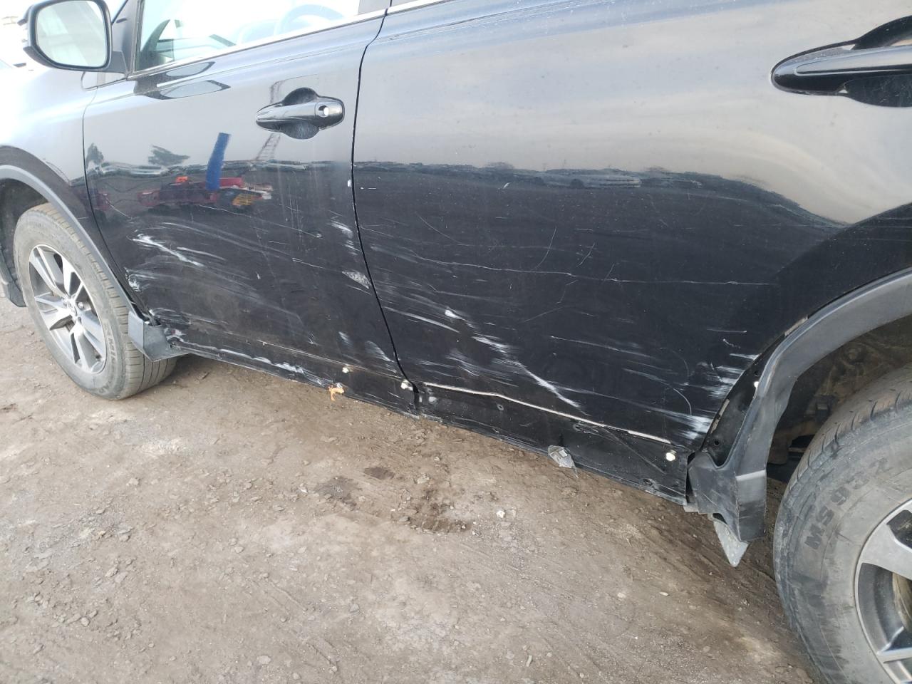 Photo 9 from auction – 2018 TOYOTA RAV4 ADVEN with VIN 2T3RFREV5JW704318