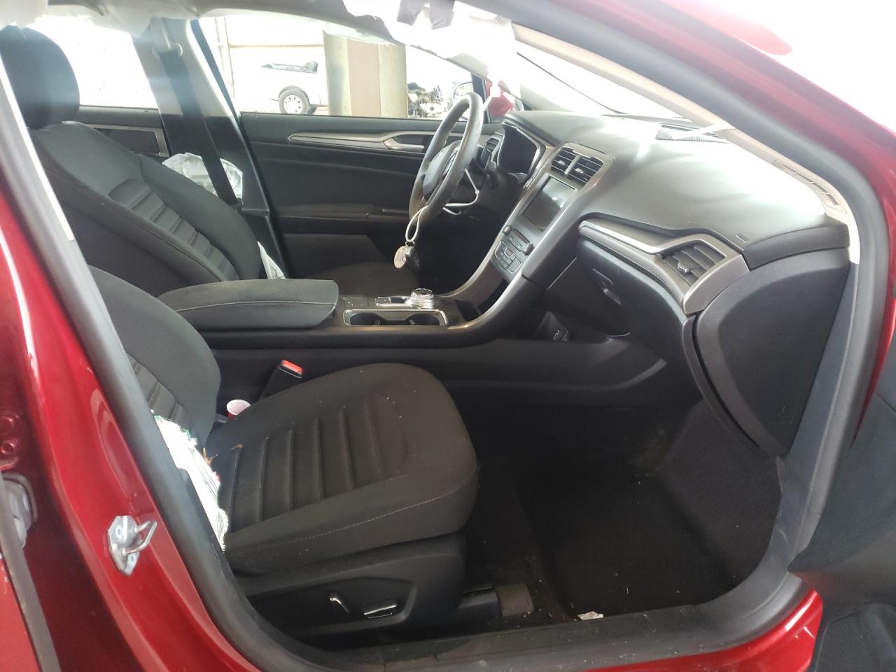 Photo 5 from auction – 2017 FORD FUSION SE with VIN 3FA6P0HDXHR332400