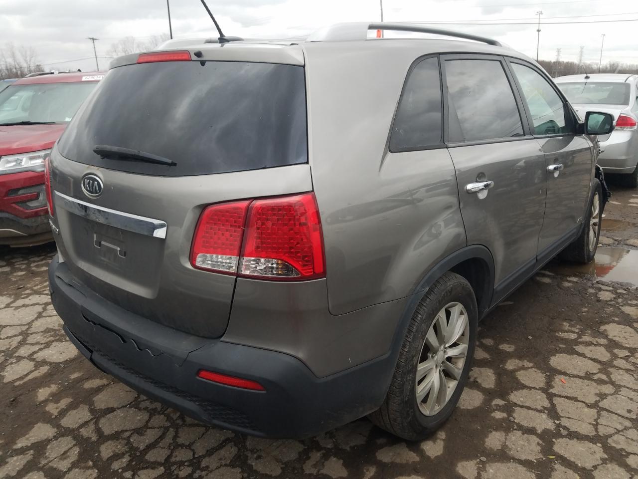 Photo 4 from auction – 2011 KIA SORENTO BA with VIN 5XYKTDA28BG069085