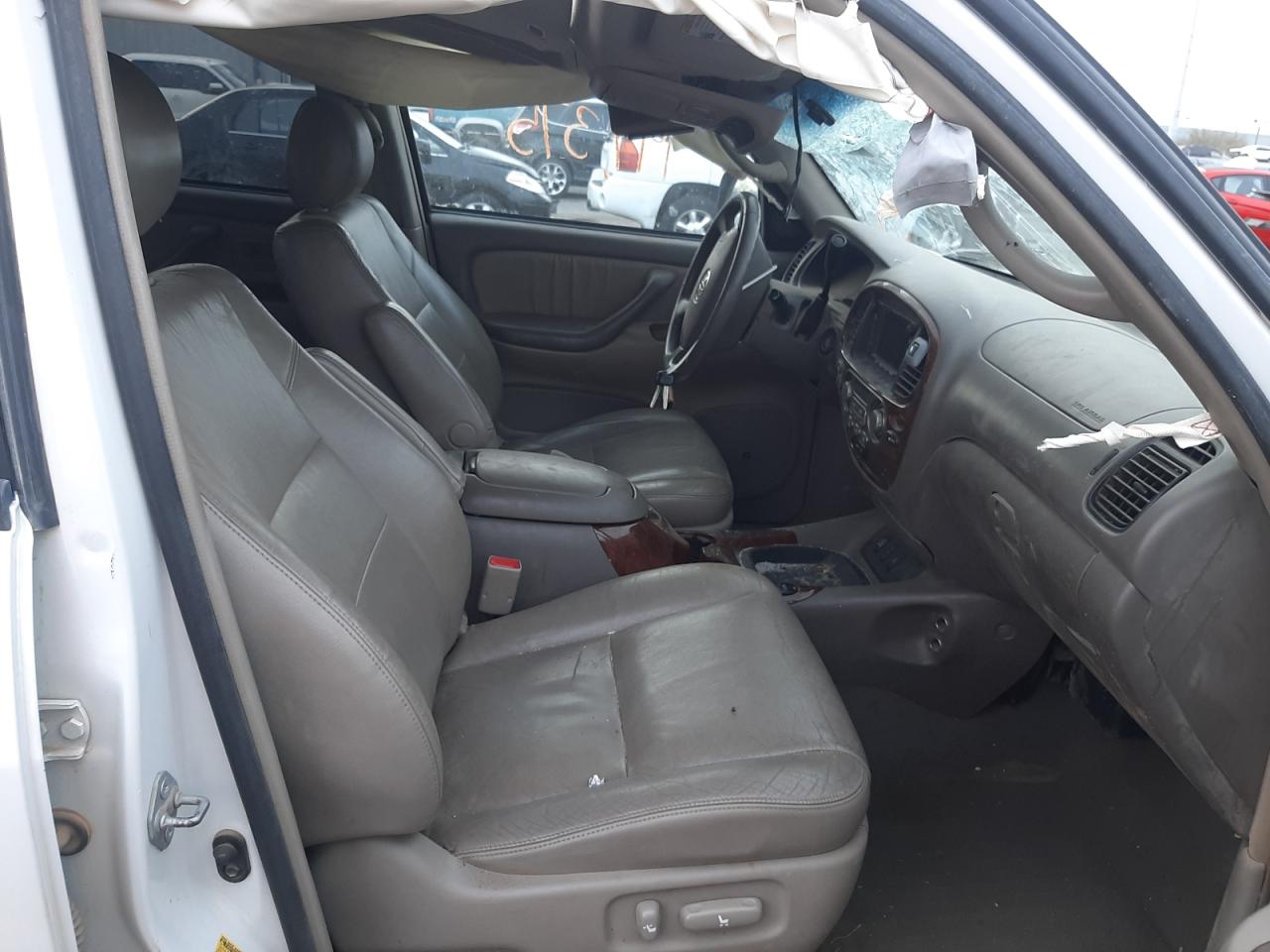 Photo 5 from auction – 2005 TOYOTA SEQUOIA LI with VIN 5TDBT48A75S249811