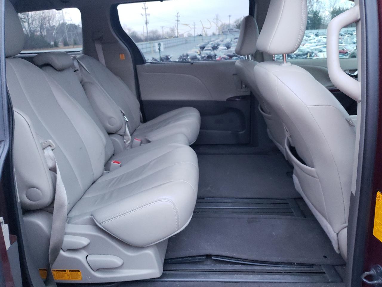 Photo 6 from auction – 2013 TOYOTA SIENNA XLE with VIN 5TDYK3DC4DS387478