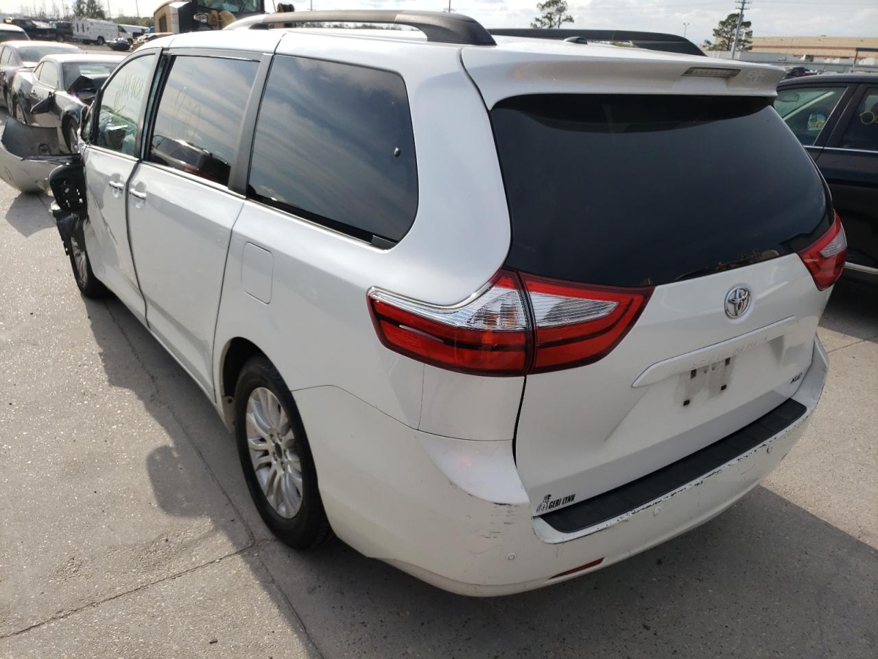 Photo 3 from auction – 2015 TOYOTA SIENNA XLE with VIN 5TDYK3DC5FS630184