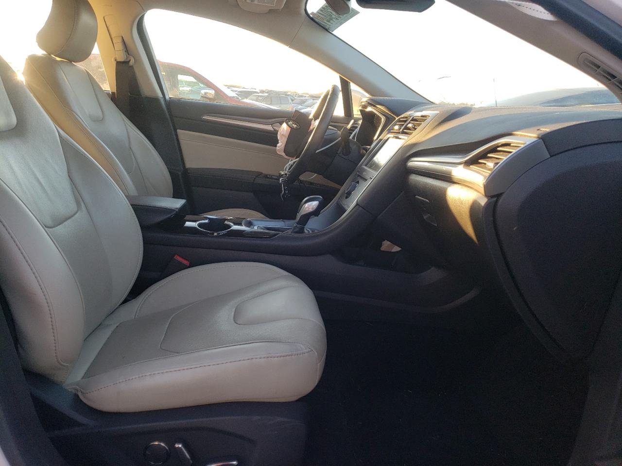 Photo 5 from auction – 2015 FORD FUSION TIT with VIN 3FA6P0RU3FR219142