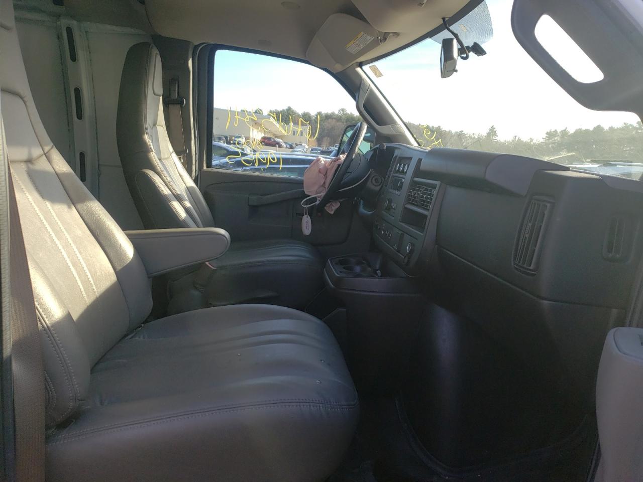 Photo 5 from auction – 2018 CHEVROLET EXPRESS G2 with VIN 1GCWGAFP4J1316528