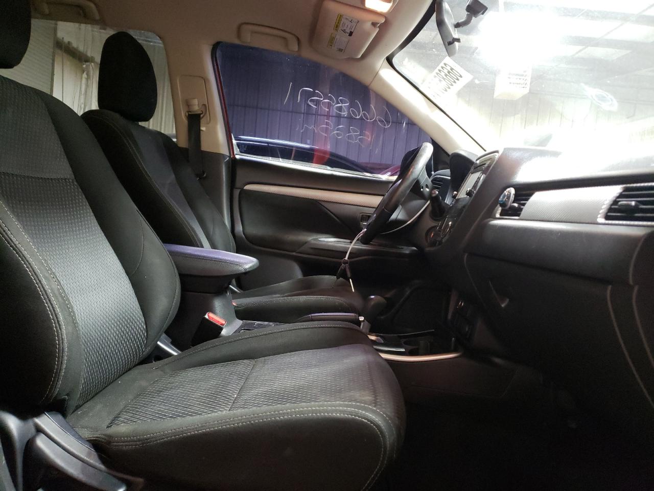 Photo 5 from auction – 2017 MITSUBISHI OUTLANDER with VIN JA4AD2A34HZ048339