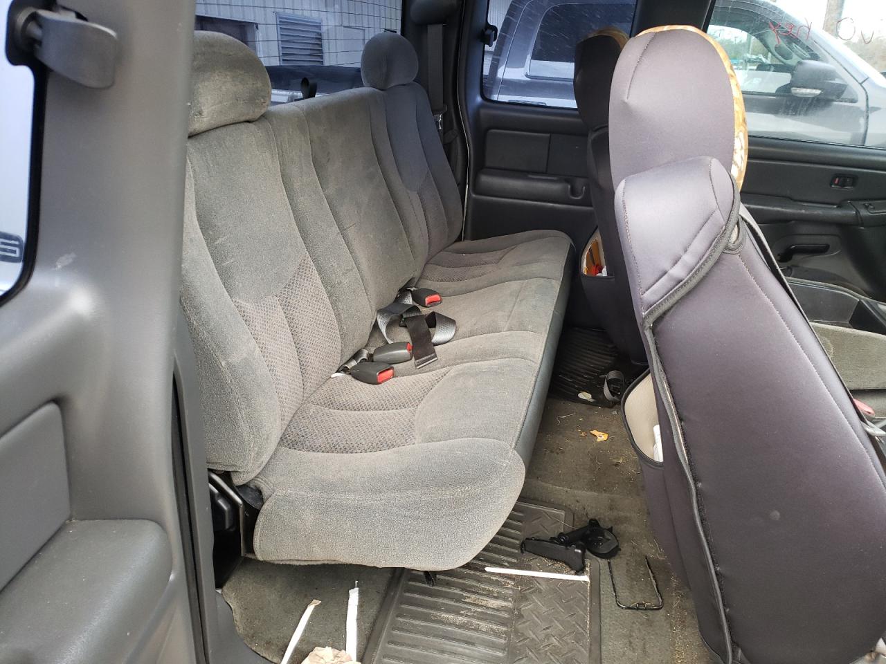 Photo 6 from auction – 2004 CHEVROLET SILVERADO with VIN 2GCEK19T041209140