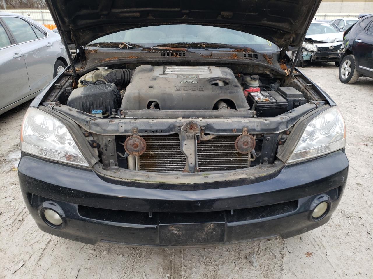 Photo 7 from auction – 2004 KIA SORENTO with VIN KNDJD733245254731