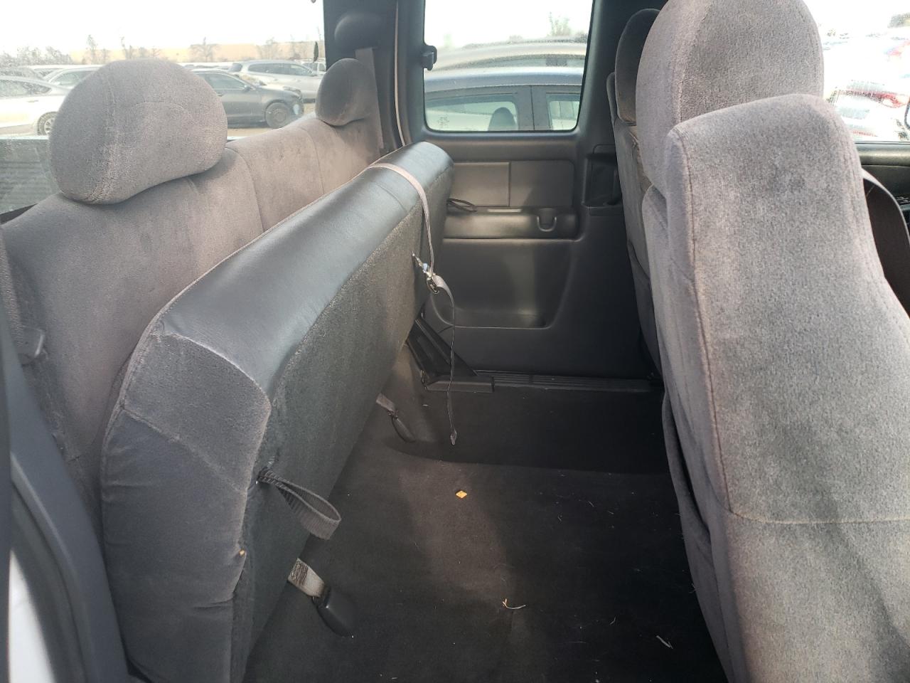 Photo 6 from auction – 2000 CHEVROLET SILVERADO with VIN 1GCEK19T7YE330591