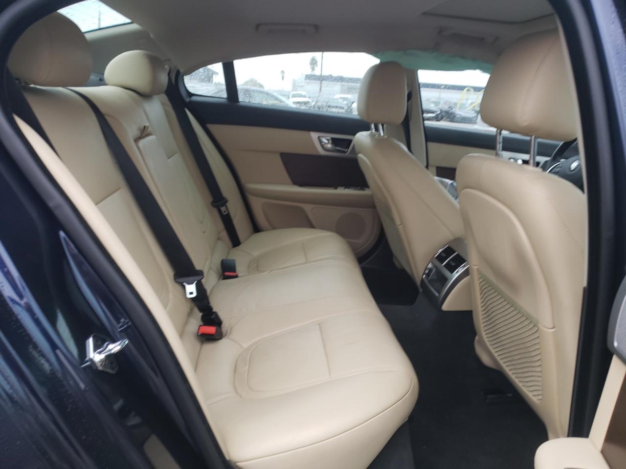 Photo 6 from auction – 2015 JAGUAR XF with VIN SAJWA0FS1FPU56770