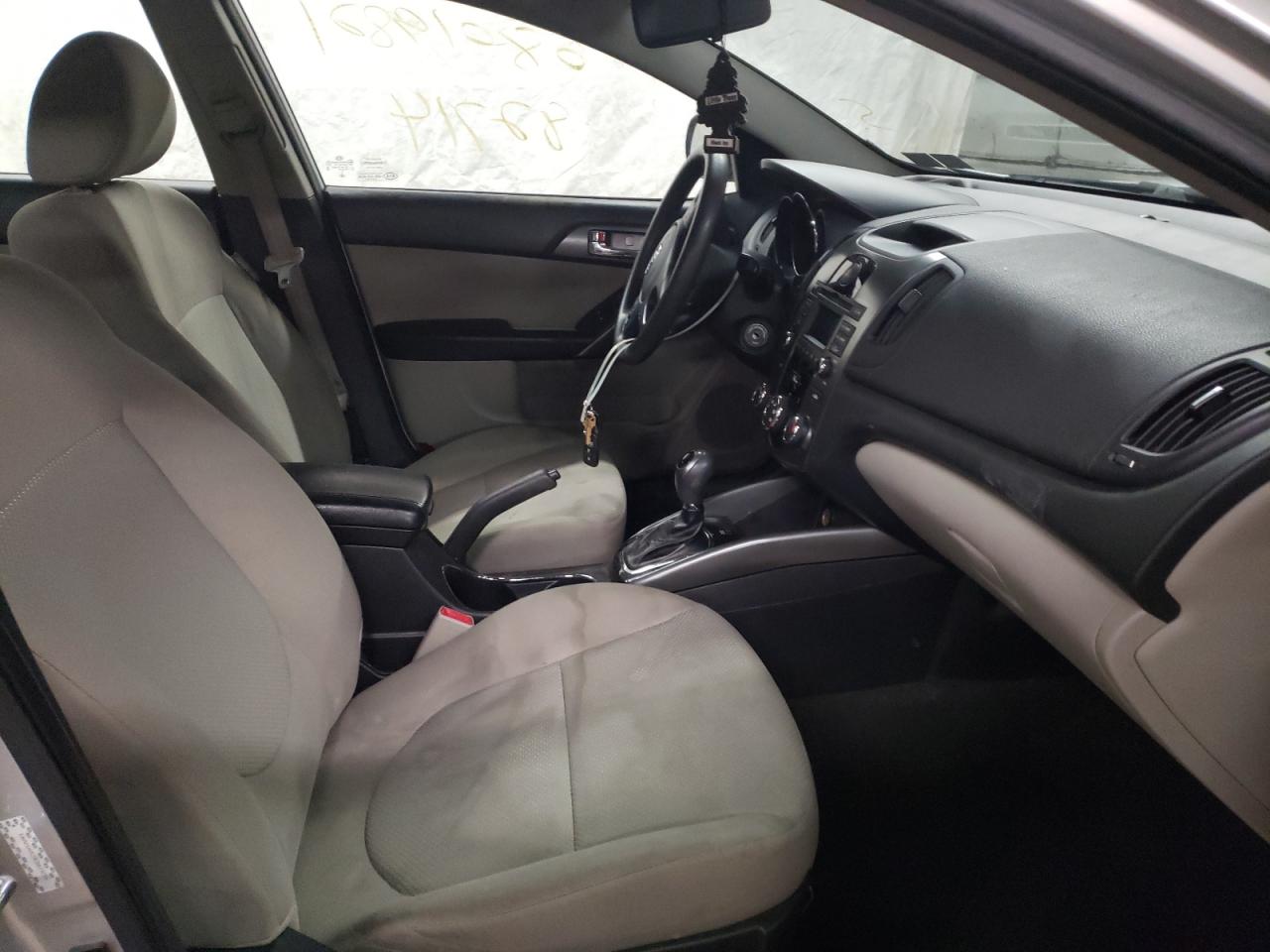 Photo 5 from auction – 2013 KIA FORTE EX with VIN KNAFU4A29D5674255