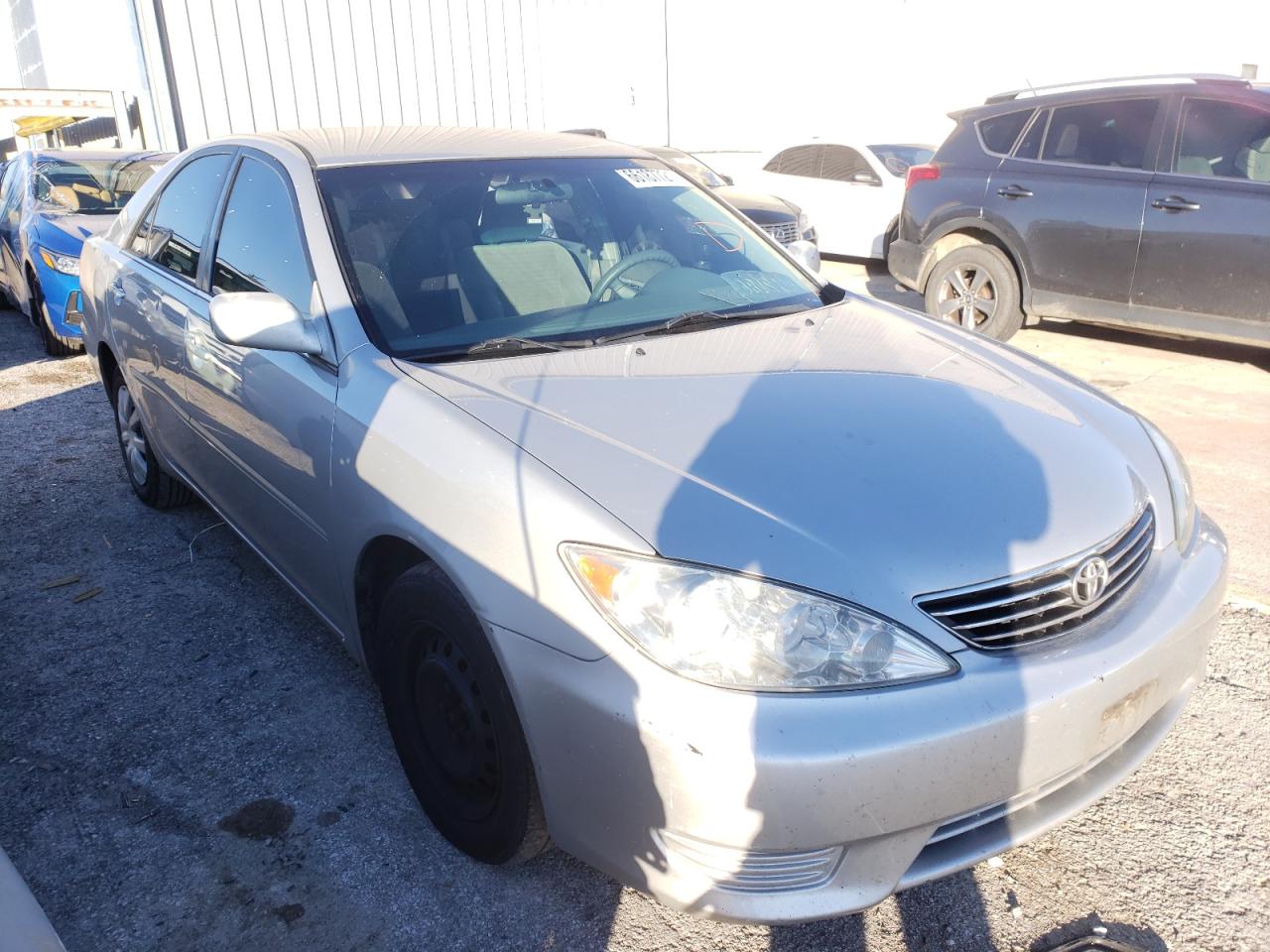 TOYOTA CAMRY LE 2005 with VIN 4T1BE32K35U094879 - Photo from auction
