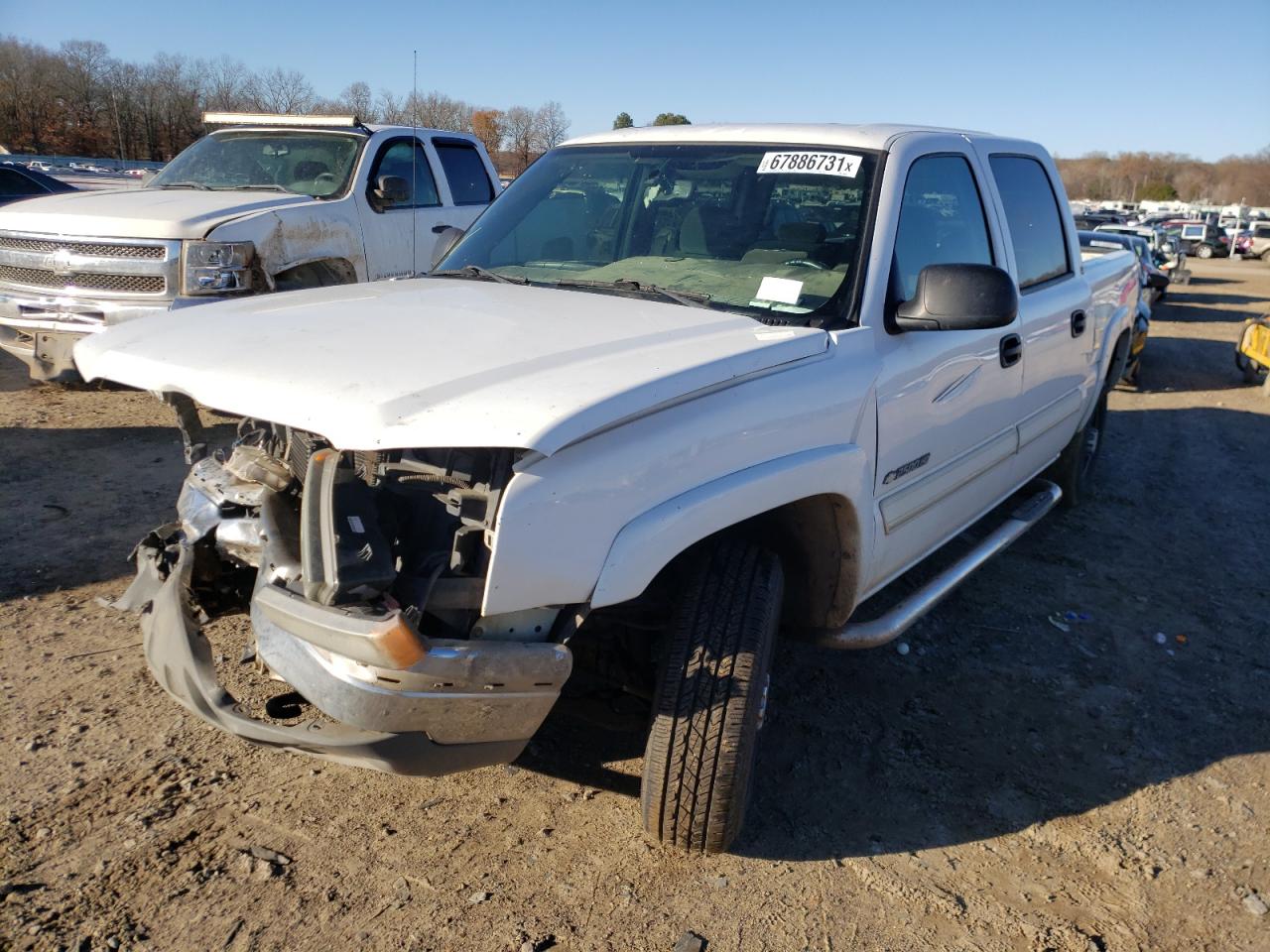 Photo 2 from auction – 2004 CHEVROLET SILVERADO with VIN 1GCHC23UX4F102025