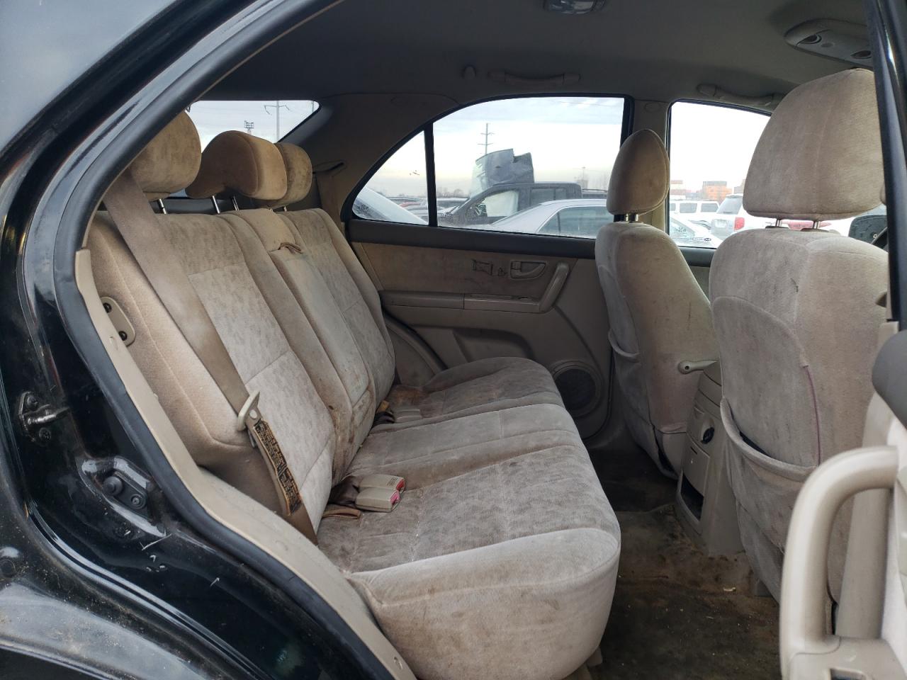 Photo 6 from auction – 2004 KIA SORENTO with VIN KNDJD733245254731