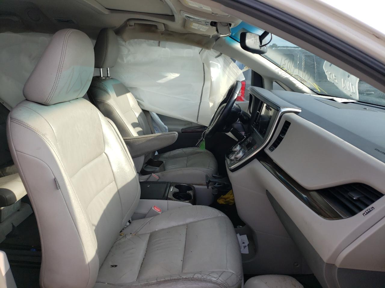 Photo 5 from auction – 2015 TOYOTA SIENNA XLE with VIN 5TDYK3DC5FS630184