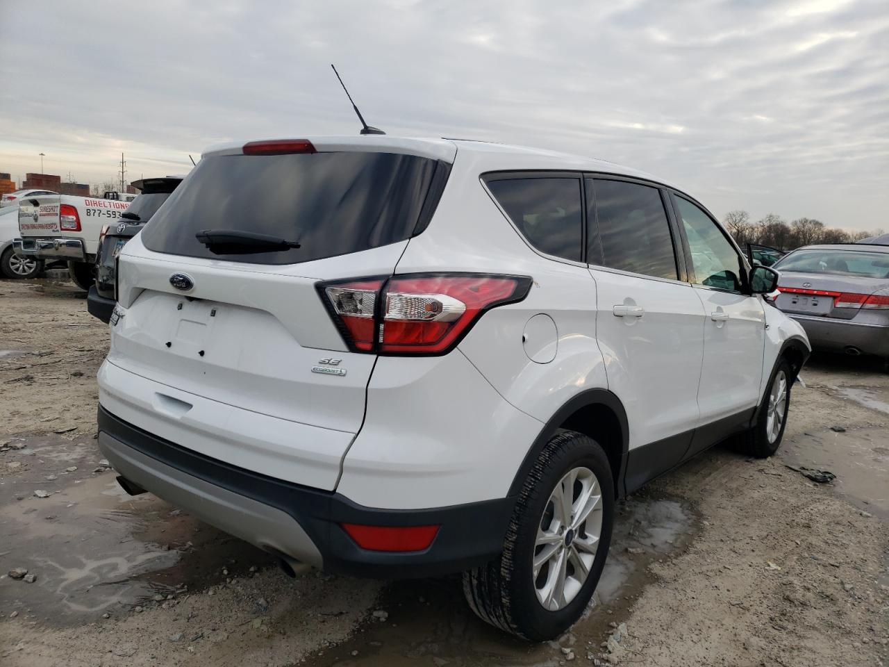 Photo 4 from auction – 2017 FORD ESCAPE SE with VIN 1FMCU0G91HUD44944