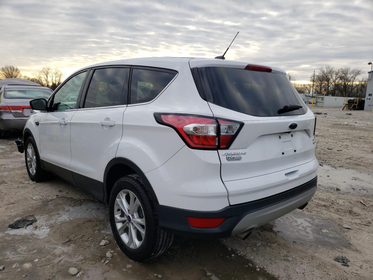 Photo 3 from auction – 2017 FORD ESCAPE SE with VIN 1FMCU0G91HUD44944