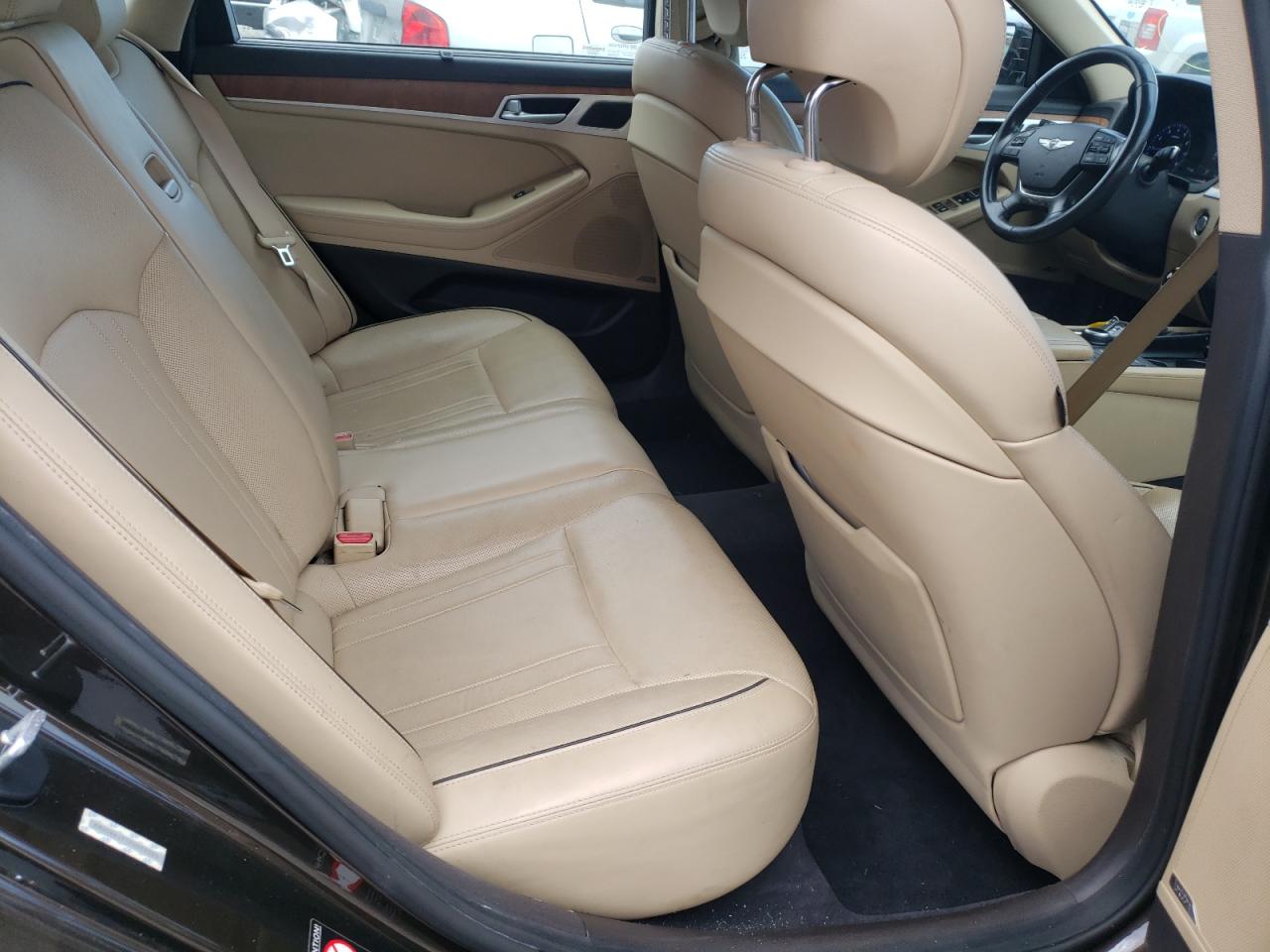 Photo 6 from auction – 2015 HYUNDAI GENESIS 5. with VIN KMHGN4JF1FU015503