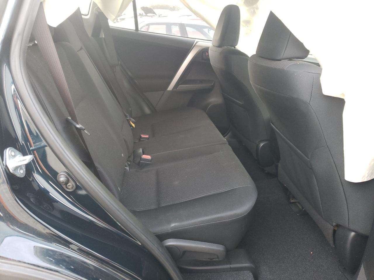 Photo 6 from auction – 2017 TOYOTA RAV4 LE with VIN JTMBFREV6HJ153214