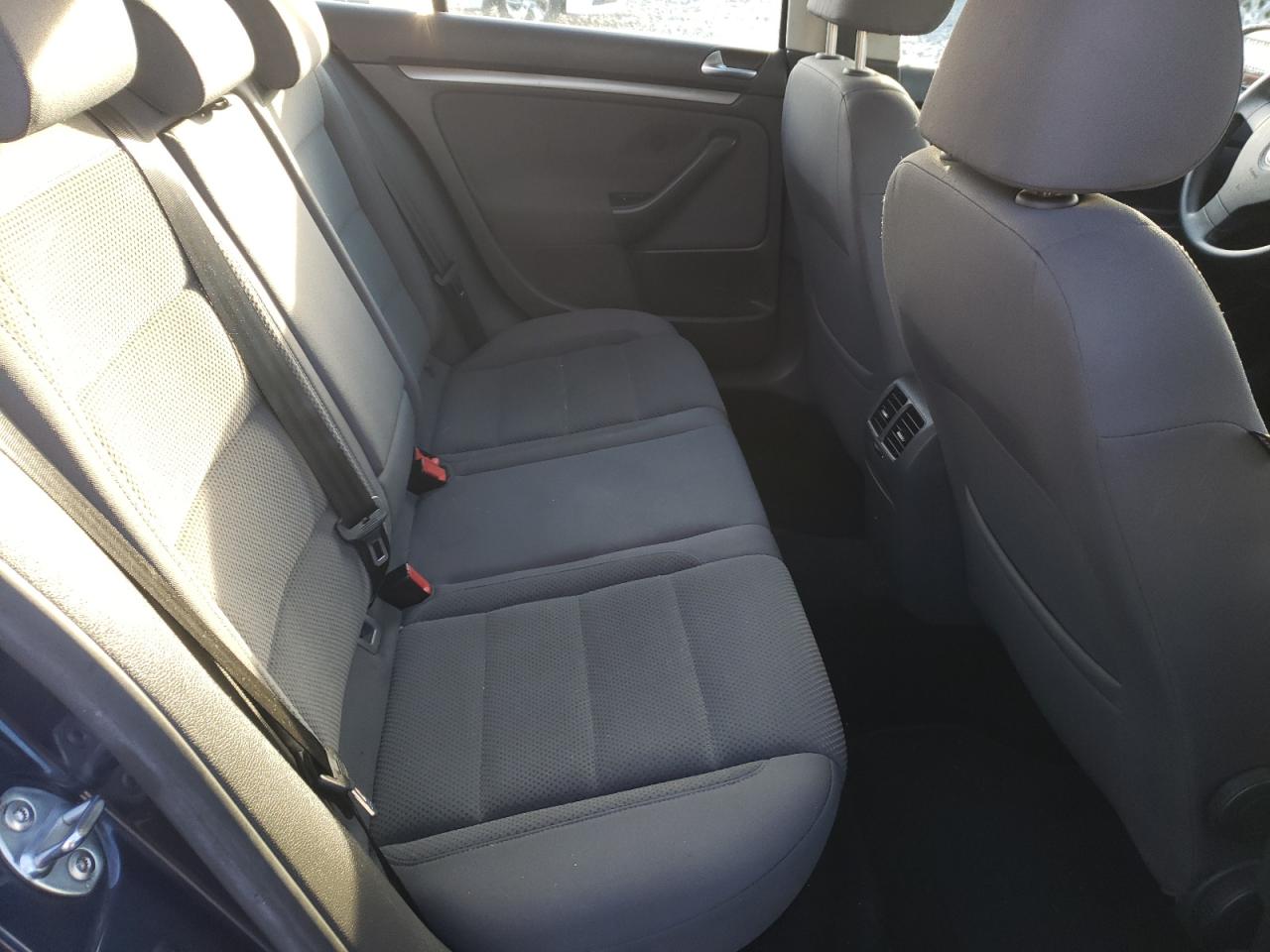 Photo 6 from auction – 2007 VOLKSWAGEN RABBIT with VIN WVWDR71K17W059243