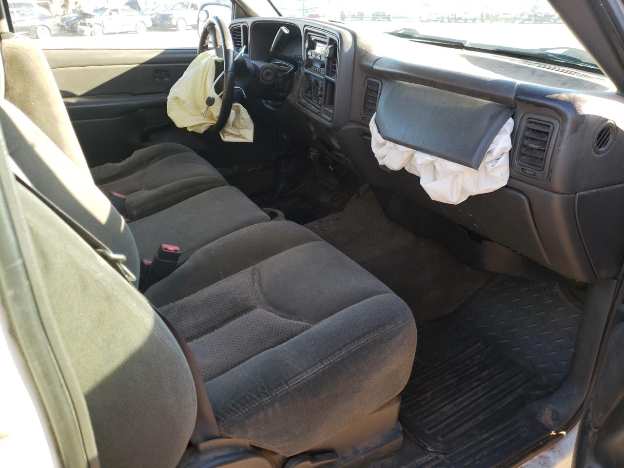 Photo 5 from auction – 2004 CHEVROLET SILVERADO with VIN 1GCHC23UX4F102025