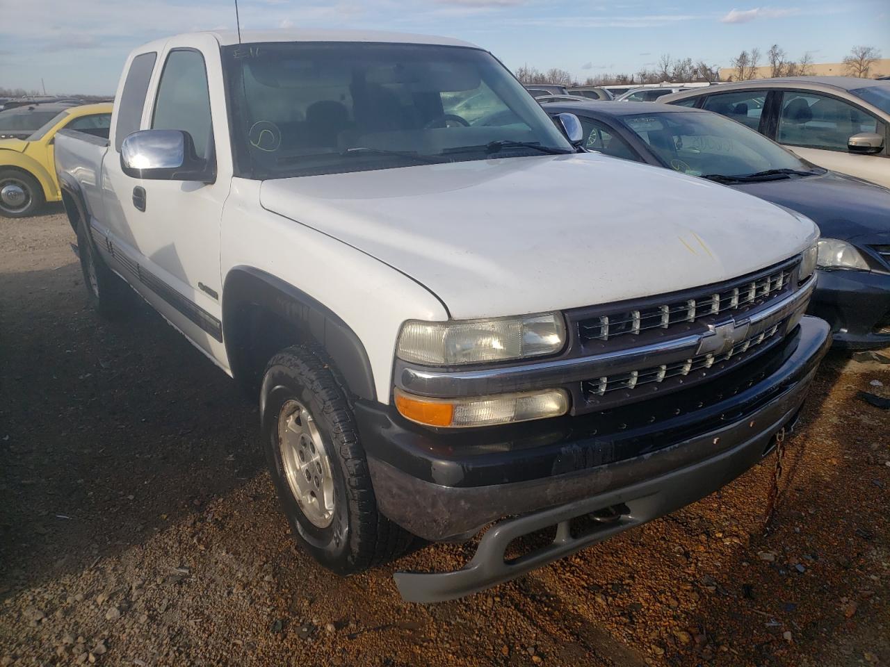 CHEVROLET SILVERADO 2000 with VIN 1GCEK19T7YE330591 - Photo from auction