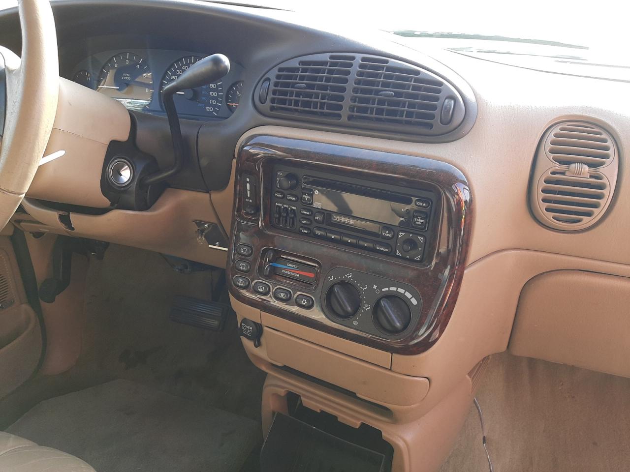 Photo 9 from auction – 1997 CHRYSLER TOWN & COU with VIN 1C4GP54L0VB283510